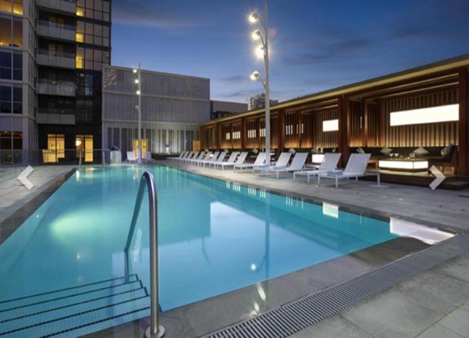 טורונטו Luxury Condo With Cn Tower View מראה חיצוני תמונה
